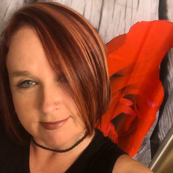 Meet your Posher, Angela - Picture 2 of 3